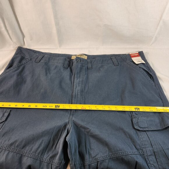 Wrangler Authentics Mens Blue Stretch Cargo Shorts (Actual Sz 51) NWT FREE Ship - Picture 3 of 15